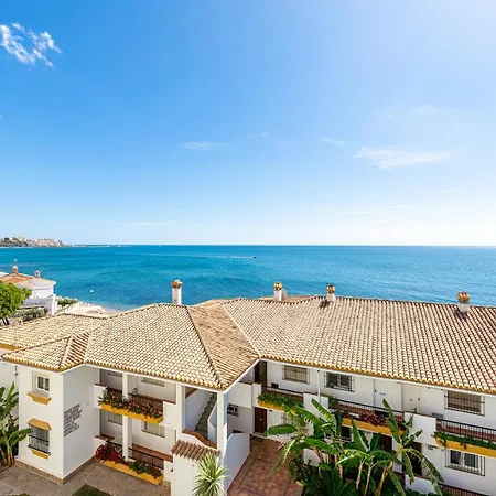 La Riviera - Stunning By The Beach Apartment Estepona